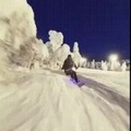 Snowboard notturno in Finlandia