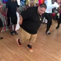 gordo bailando break dance