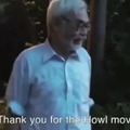 Une petite fille remercie Miyazaki pour le film Howl.