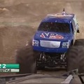 monster truck haciendo flips
