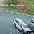 Tradução:" Meu pai depois que eu ganhei na loteria".