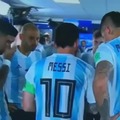 Messi explicando a Jovem guarda