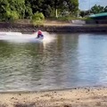 Huída épica a moto acuática