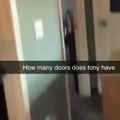 Tony e suas portas
