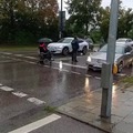 Wheelchair "activist" has glued his tyres to the road. -Germany