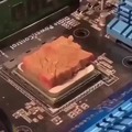 Intel core i9: (no se cual sea el procesador pero el core i9 es el que creo yo que mas se calienta)