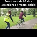 americanos aprendiendo a montar en bici con 20 años xd