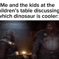 Yo en la mesa de los niños discutiendo que dinosaurio mola más